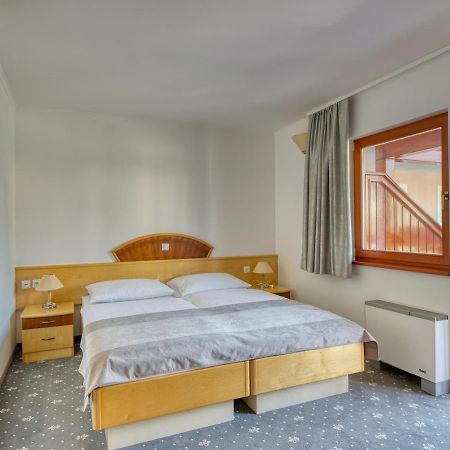 Garni Hotel Zvon ซเร็ตเช ภายนอก รูปภาพ