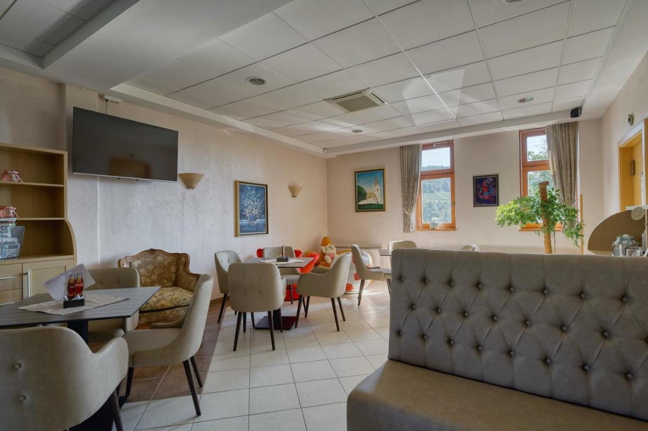 Garni Hotel Zvon ซเร็ตเช ภายนอก รูปภาพ