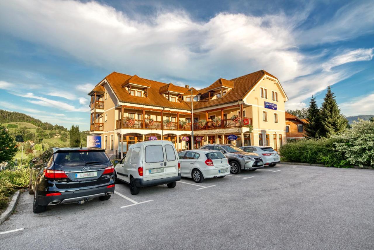 Garni Hotel Zvon ซเร็ตเช ภายนอก รูปภาพ