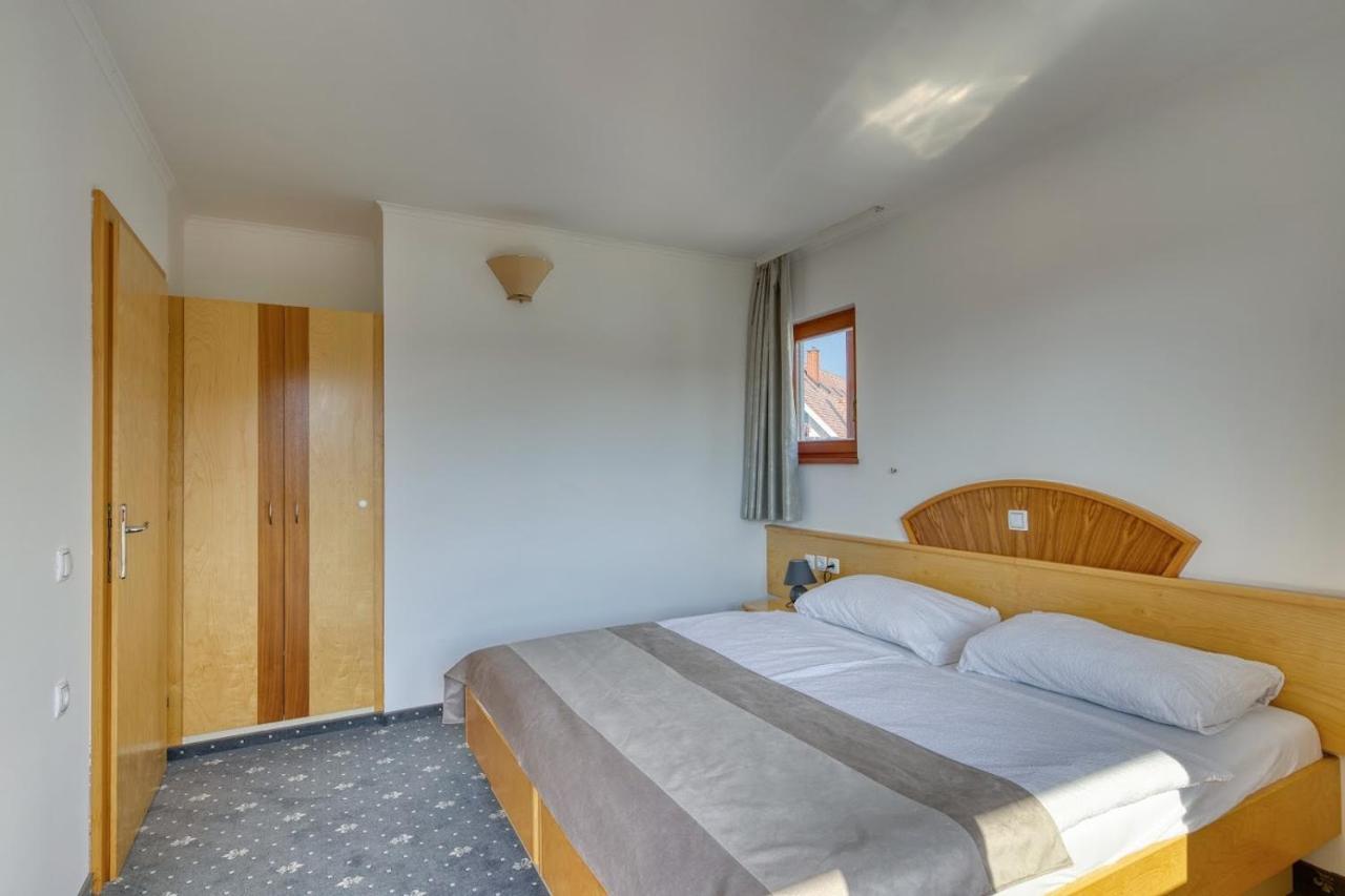 Garni Hotel Zvon ซเร็ตเช ภายนอก รูปภาพ