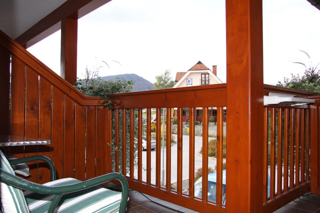 Garni Hotel Zvon ซเร็ตเช ภายนอก รูปภาพ