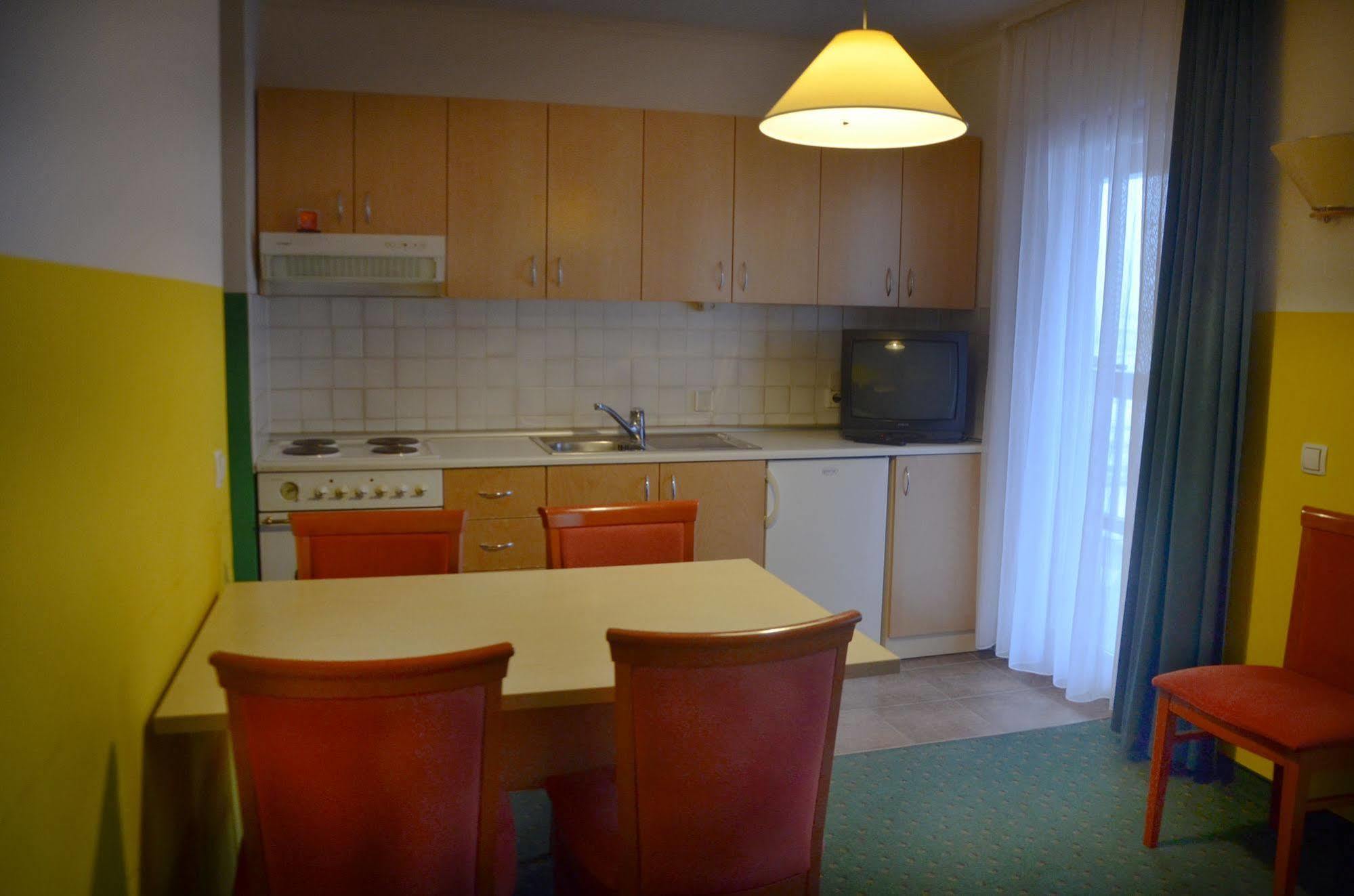 Garni Hotel Zvon ซเร็ตเช ภายนอก รูปภาพ