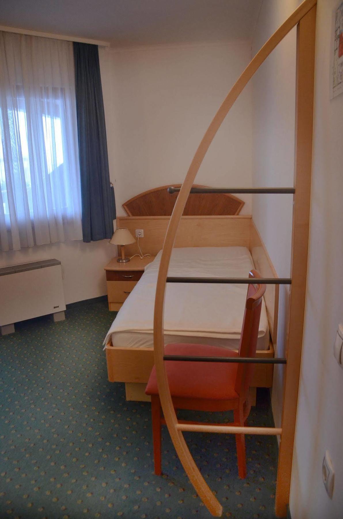 Garni Hotel Zvon ซเร็ตเช ภายนอก รูปภาพ