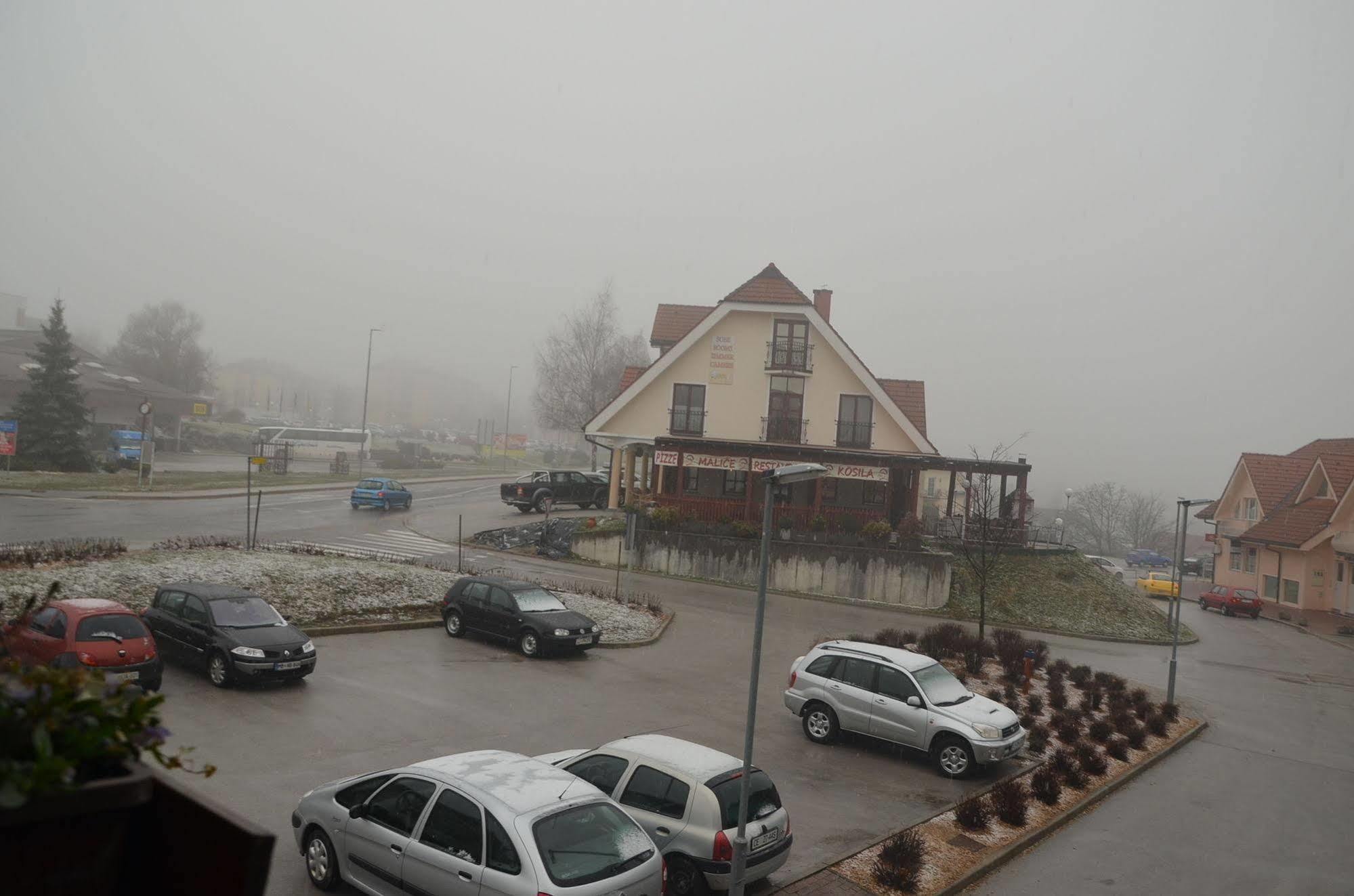 Garni Hotel Zvon ซเร็ตเช ภายนอก รูปภาพ