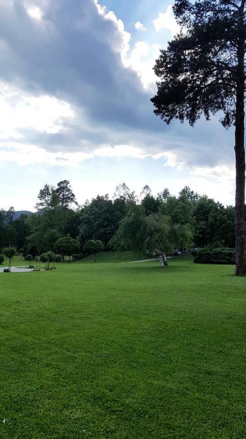 Garni Hotel Zvon ซเร็ตเช ภายนอก รูปภาพ